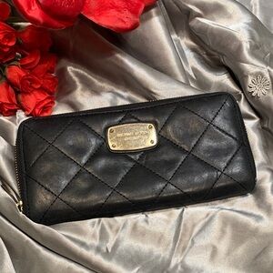 🌹VINTAGE Michael Kors • Soft Black Quilted Leather Zip Wallet with Gold Plate •